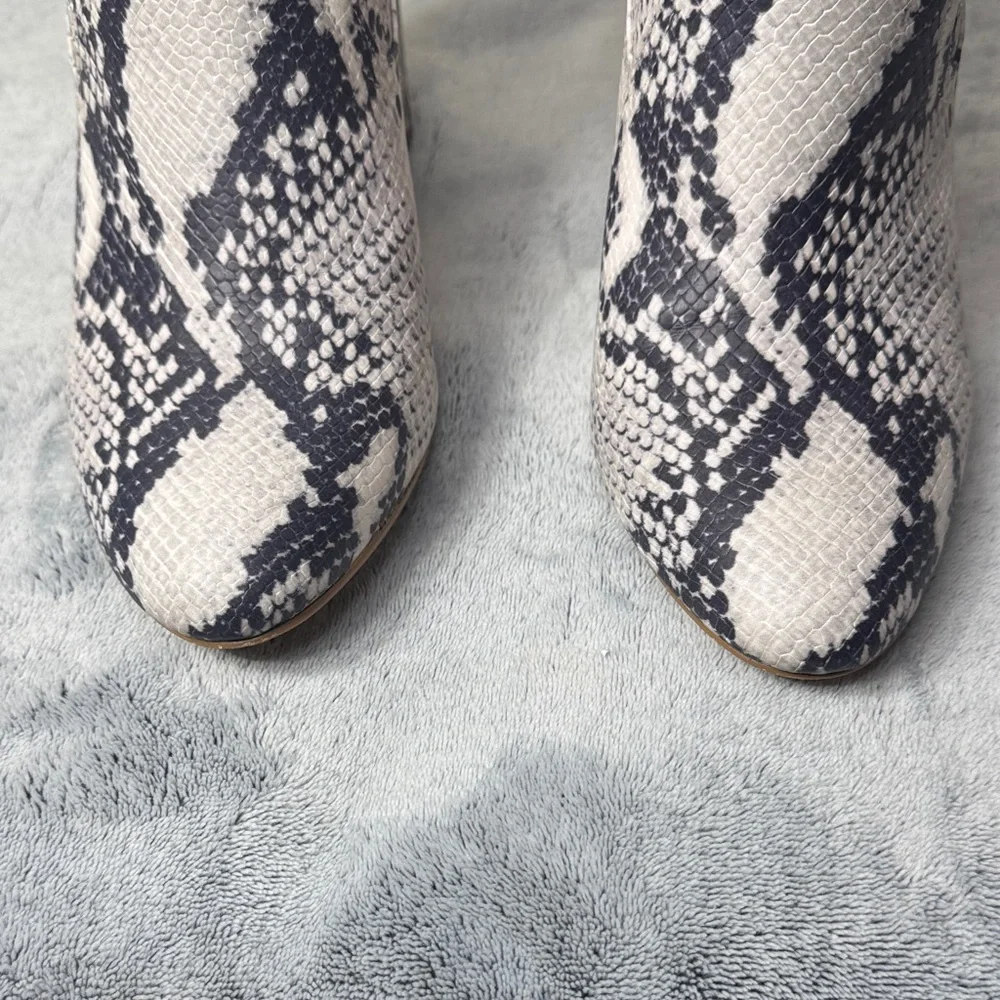 Steve Madden Narrate Black & White Snakeskin Bootie - Size 7